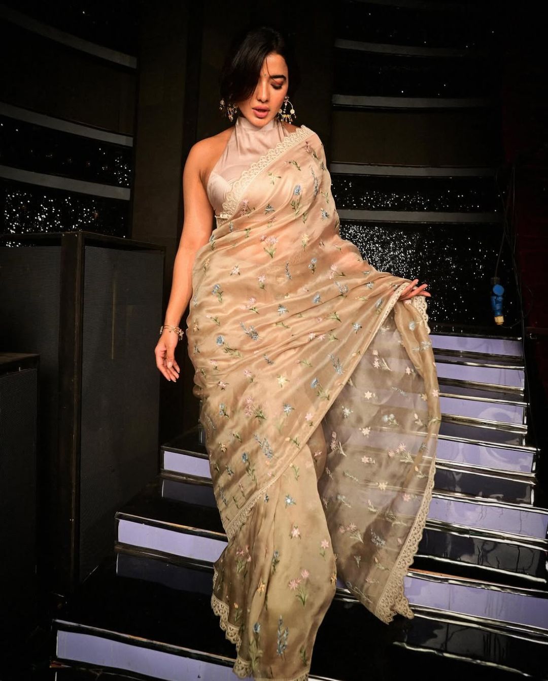 Ketika Sharma: గ్లామర్ తో చెమటలు పట్టిస్తున్న కేతిక శర్మ.. ఫోటోలు వైరల్..!