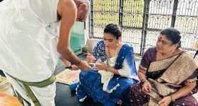 Bhanu Sri: భక్తి పారవశ్యంలో మునిగితేలుతున్న భాను శ్రీ.. ఫోటోలు వైరల్!