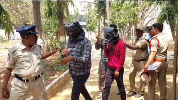 AP : క్రికెట్ బెట్టింగ్‌ కోసం.. ఈ కుర్రాళ్లు ఏం చేశారో తెలిస్తే షాకే..