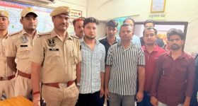 Viral News : ఖాకీలకు లంచం ఇచ్చి.. భార్య, గర్ల్‌ఫ్రెండ్‌తో ఎంజాయ్ చేసిన ఖైదీలు.. కట్ చేస్తే..