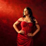 Siddhi Idnani: రెడ్ మిర్చీలా ఘాటు అందాలతో రెచ్చగొడుతున్న సిద్ధి ఇద్నానీ!