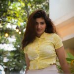 Pragya Nagra: షార్ట్ షర్ట్ లో కవ్విస్తున్న ప్రగ్య.. ఆ ఫోజులేంటి..?
