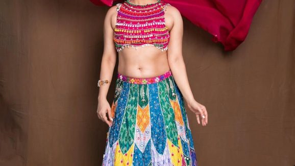 Anasuya Bharadwaj: అతుకుల డ్రెస్ లో అనసూయ.. అందం కూడా అసూయపడేలా..!