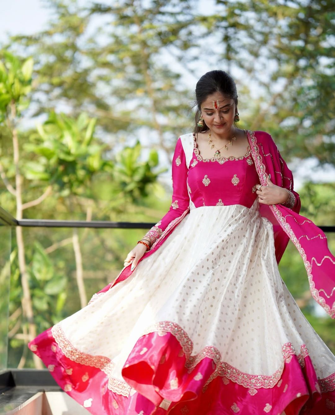 Sreemukhi: పుట్టినరోజు వేళ స్పెషల్ గా అనిపిస్తున్న శ్రీముఖి.. ఫొటోస్ వైరల్.!