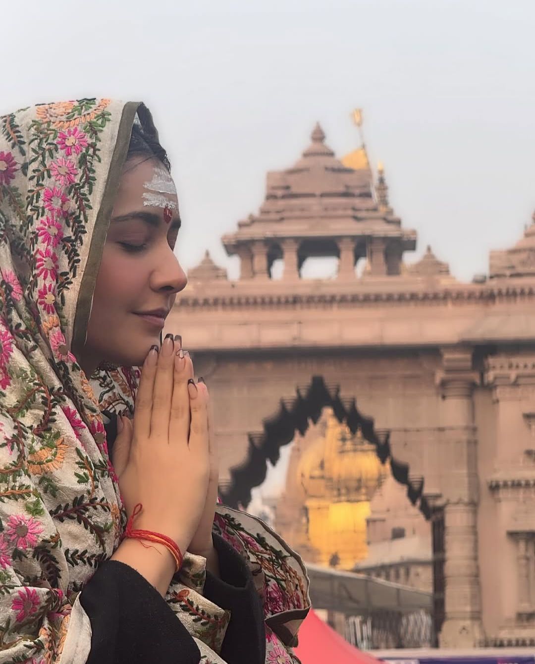 Raashi Khanna: అన్ని వేరియేషన్స్ ఒకే ఫ్రేమ్లో.. సాధ్యమేనా..?
