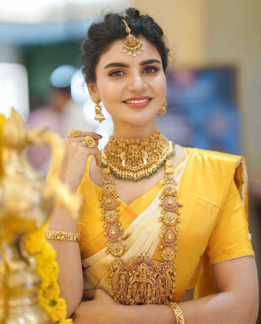 Varsha: బుట్టబొమ్మలా మారిన వర్ష.. సో క్యూట్ కదా..!