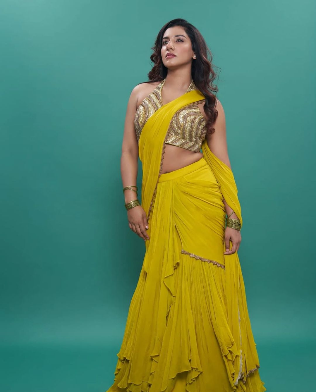 Vishnu Priya: గ్లామర్ డోస్ పెంచేసిన విష్ణు ప్రియ.. మత్తు కళ్ళతో మాయ చేస్తూ..!
