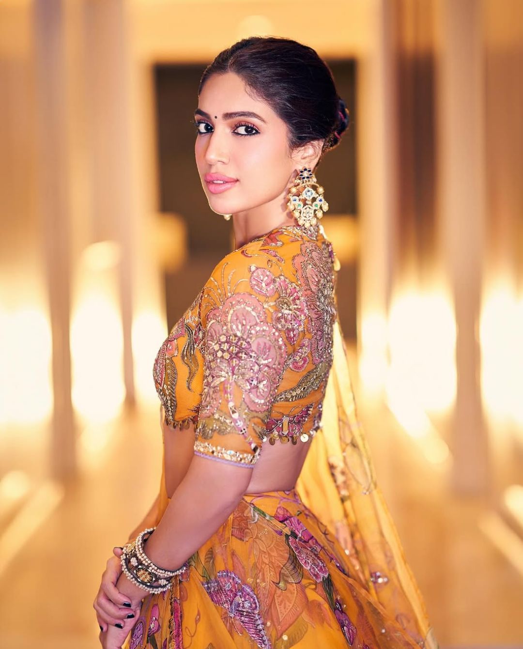 Bhumi Pednekar: పరికిణిలో గిలిగింతలు పెడుతున్న భూమి.. కవిత్వాలు వల్లిస్తున్న ఫ్యాన్స్..!
