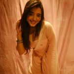 Ketika Sharma: పరదా చాటు వంగి మరీ అందాలు చూపిస్తున్న కేతిక.. టూ హాట్ గురూ..!