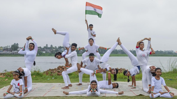 Yoga Day Celebrations: ఏపీ ప్రభుత్వం గిన్నిస్ ప్రయత్నం.. యోగాలో గత రికార్డులు ఎవరివంటే..??