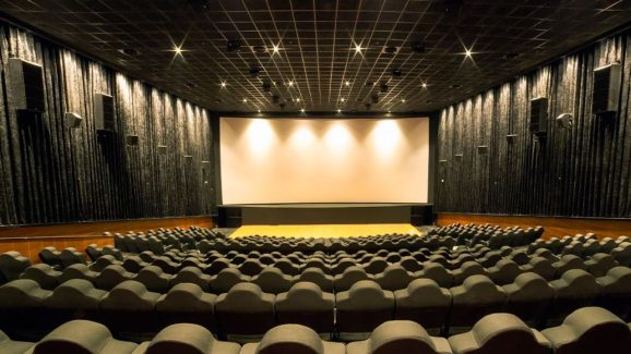 Tollywood: షాకింగ్..రెండు రాష్ట్రాల్లో థియేటర్లు బంద్.. కారణం ఏంటంటే..?