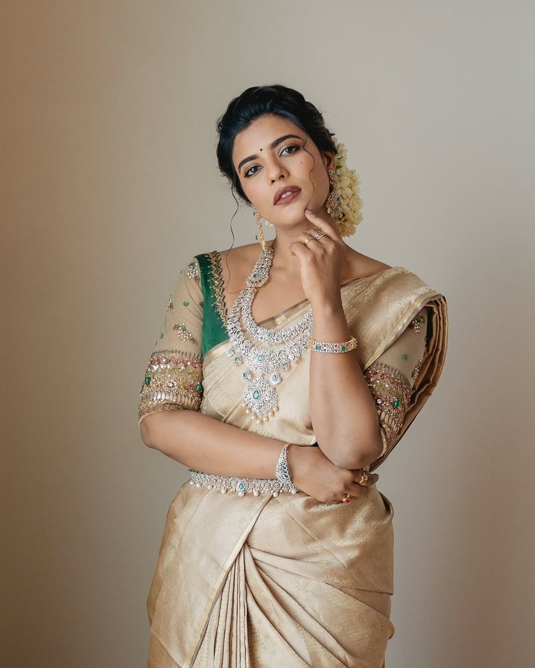 Aishwarya Rajesh : పట్టుచీరలో బుట్టబొమ్మలాగా భాగ్యం ఎంత అందంగా ఉందో..