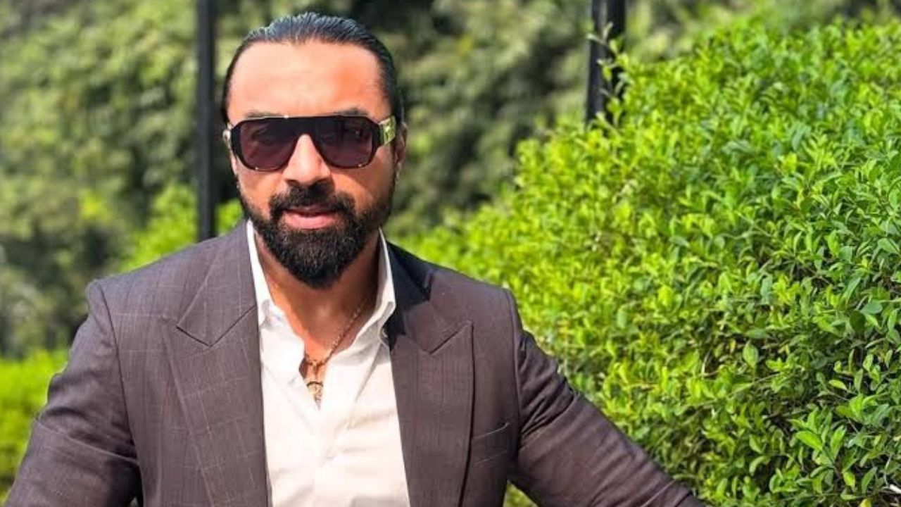 Ajaz Khan : సినిమా ఆఫర్స్ అంటూ లేడిపై రే*ప్.. నటుడిపై కేసు..