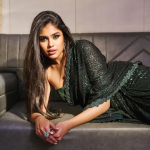 Faria Abdullah : గ్రీన్ శారీలో ఫరియా గ్లామర్ మెరుపులు.. పిచ్చెక్కిస్తున్న స్టిల్స్..