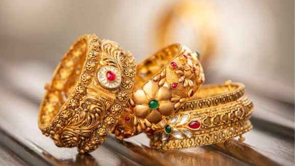 Gold Rates Today: దిగొచ్చిన బంగారం.. 90 వేలకు పడిపోయిన పసిడి..