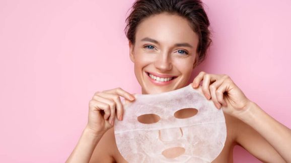 Sheet Mask Benefits: ఫేస్ షీట్ వాడితే.. క్షణాల్లోనే ముఖం తెల్లగా మెరిసిపోతుంది !