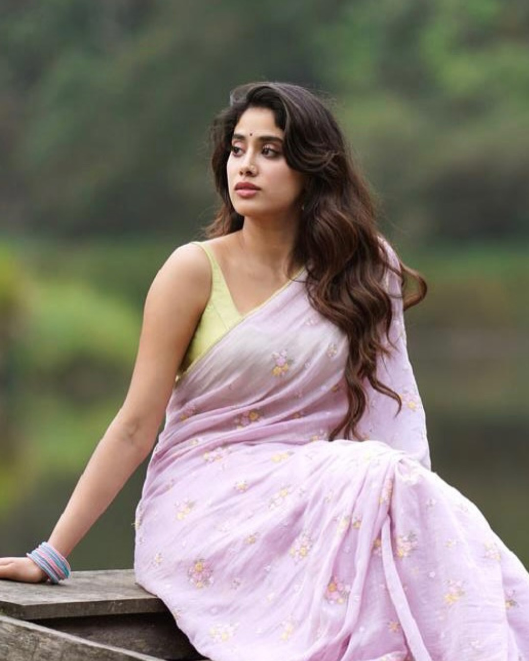 Janvikapoor : శారీలో జాన్వీ కపూర్ ఎంత క్యూట్ గా ఉందో చూశారా..?
