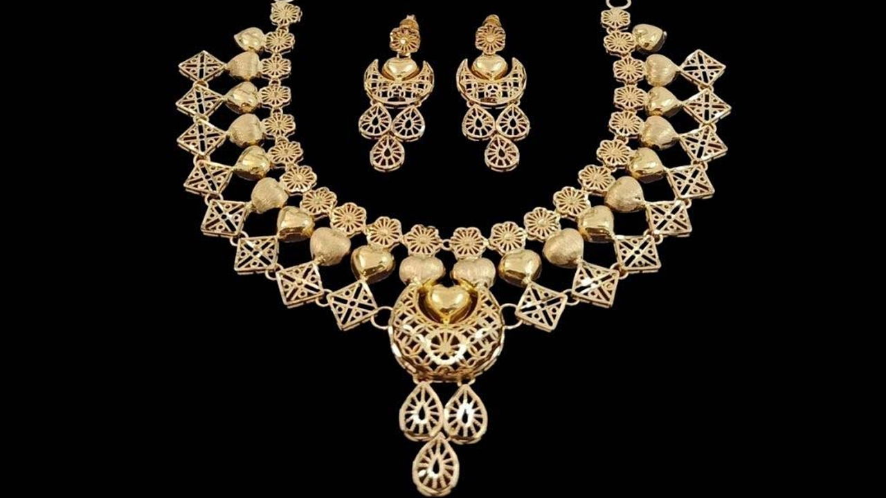 Gold Rate Today: భగ్గుమంటున్న బంగారం ధరలు.. మళ్లీ లక్ష వైపు తులం పసిడి పరుగు..