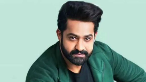 War 2: తారక్ తో ఫోటో దిగే ఛాన్స్.. సూపర్ స్కెచ్ గురూ..