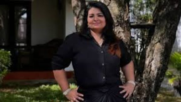 Sandra Thomas: షూటింగ్ స్పాట్సే డ్రగ్స్ అడ్డాలు.. ప్రత్యేక గదుల్లో.. అంటూ బిగ్ బాంబ్ పేల్చిన నిర్మాత