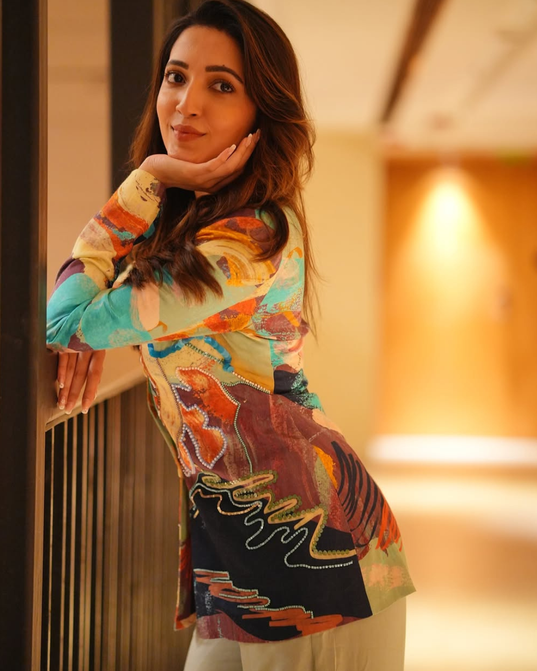 Neha Shetty:  టిల్లు బ్యూటీ కిల్లింగ్ లుక్స్.. ఆ చూపులకు ఫిదా అవ్వాల్సిందే…