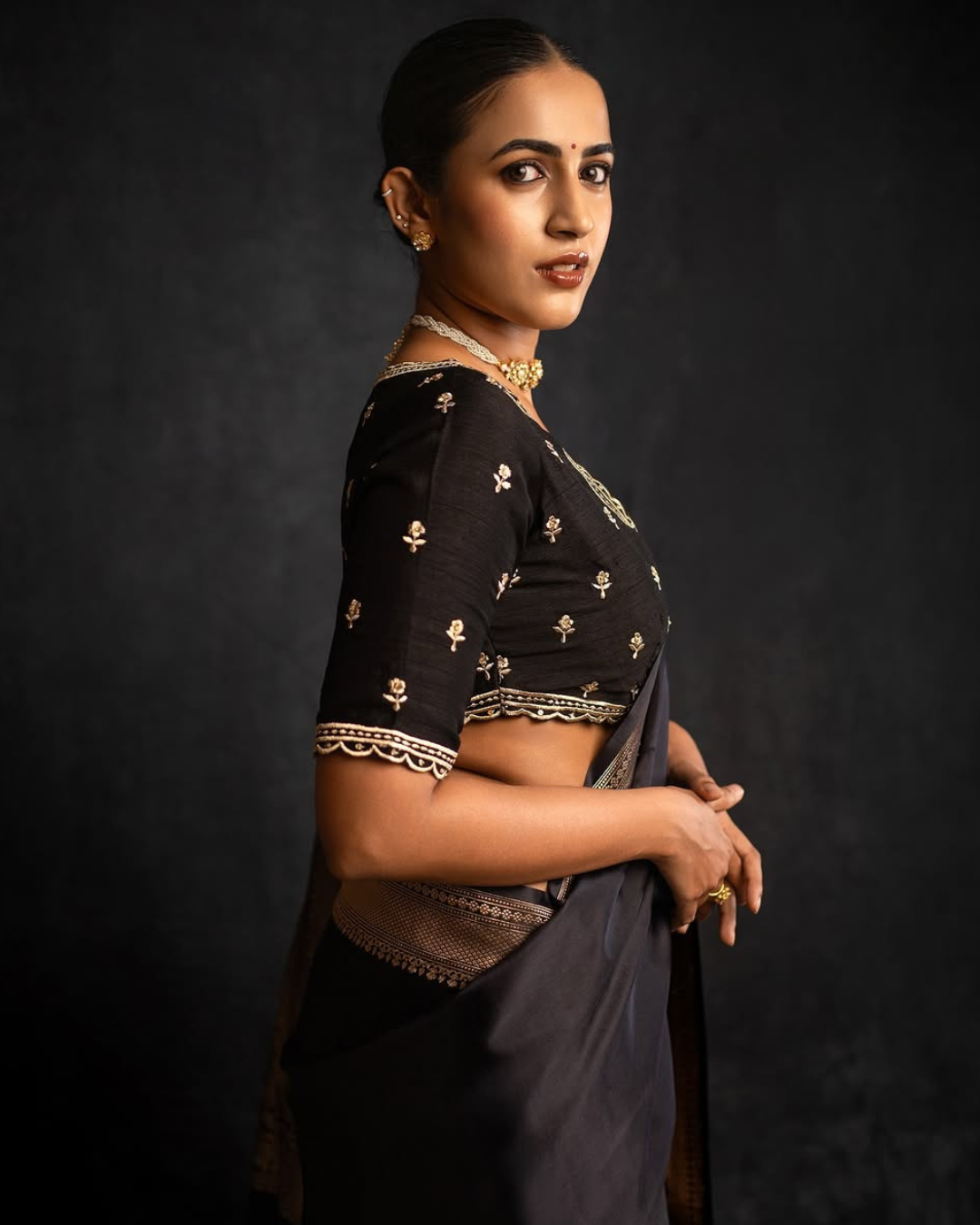 Niharika Konidela: బ్లాక్ శారీలో నిహారిక అందాలు చూడతారమా.. ట్రెడిషినల్ లుక్ లో ఏముంది..