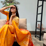 Rashmika Mandanna : ఆరేంజ్ కలర్ శారీలో క్యూట్ పోజులతో కట్టిపడేస్తున్న నేషనల్ క్రష్.. వారెవ్వా..