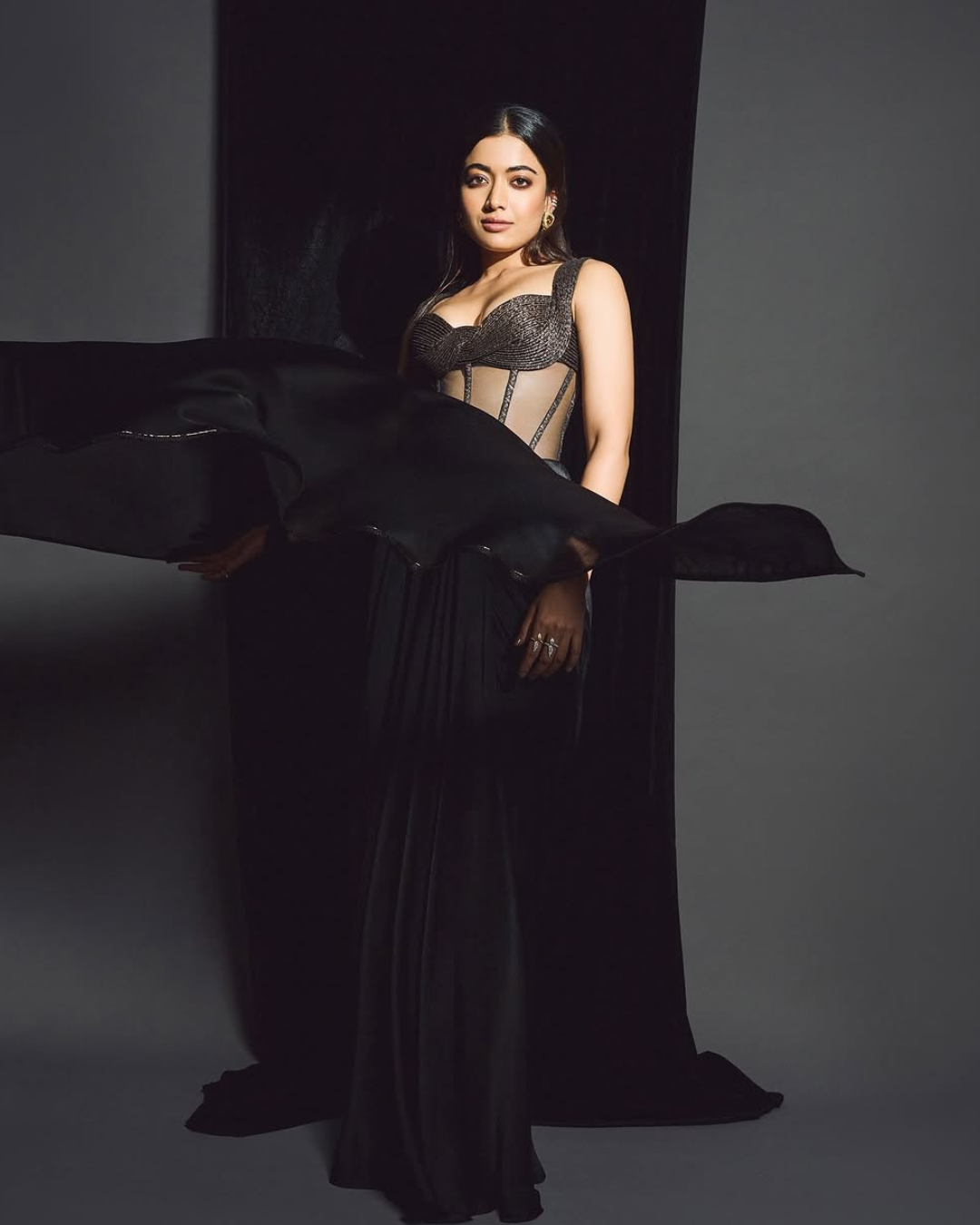 Rashmika Mandanna : అబ్బో..గార్జీయస్ లుక్ లో దేవతలాగా రష్మిక.. ఎంత అందంగా ఉందో చూశారా..?