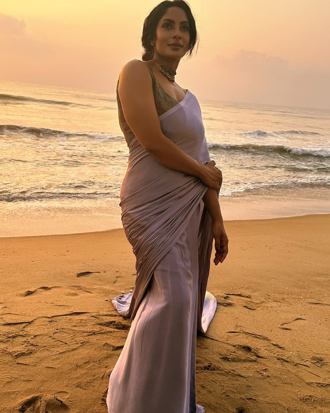 Sriya Reddy : చూపులతోనే కుర్రాళ్లను కవ్విస్తున్న సలార్ బ్యూటీ.. ఏముంది అబ్బా..