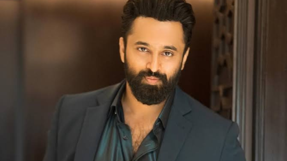 Mollywood : సొంత మేనేజర్ నే కొట్టాడు… సమంత హీరోపై కేసు నమోదు..