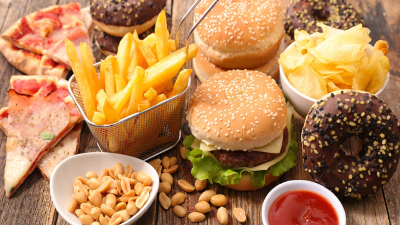 Worst Foods For Brain: ఇలాంటి ఫుడ్ తింటున్నారా ? జాగ్రత్త, అస్సలు అలా చేయొద్దు