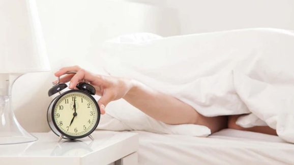 Sleep: మీలోని ఈ 5 అలవాట్లే నిద్ర పట్టకుండా చేస్తాయ్