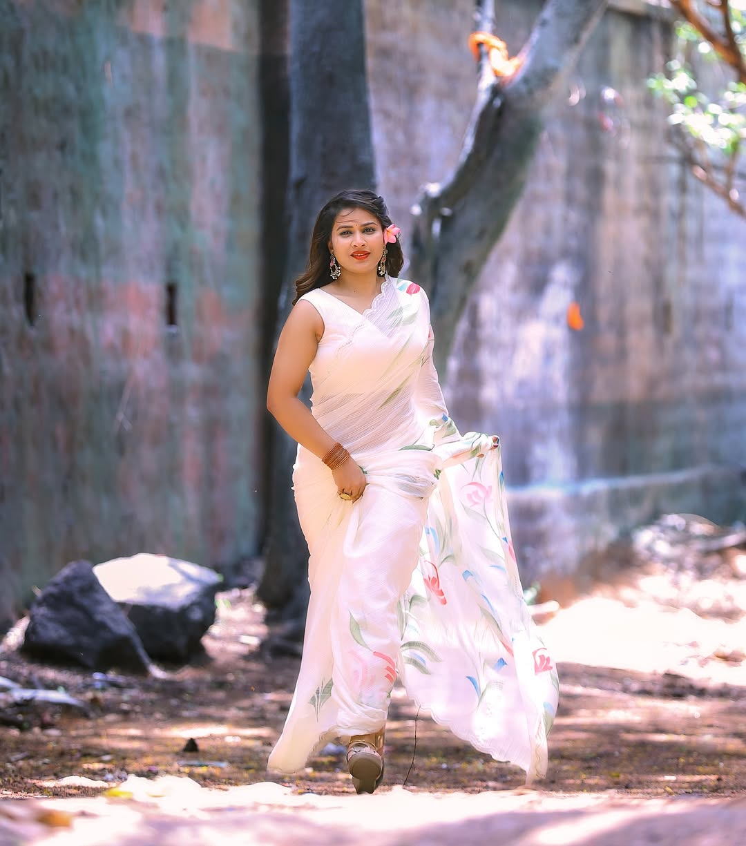 Actress Inaya sultana Photo Gallery