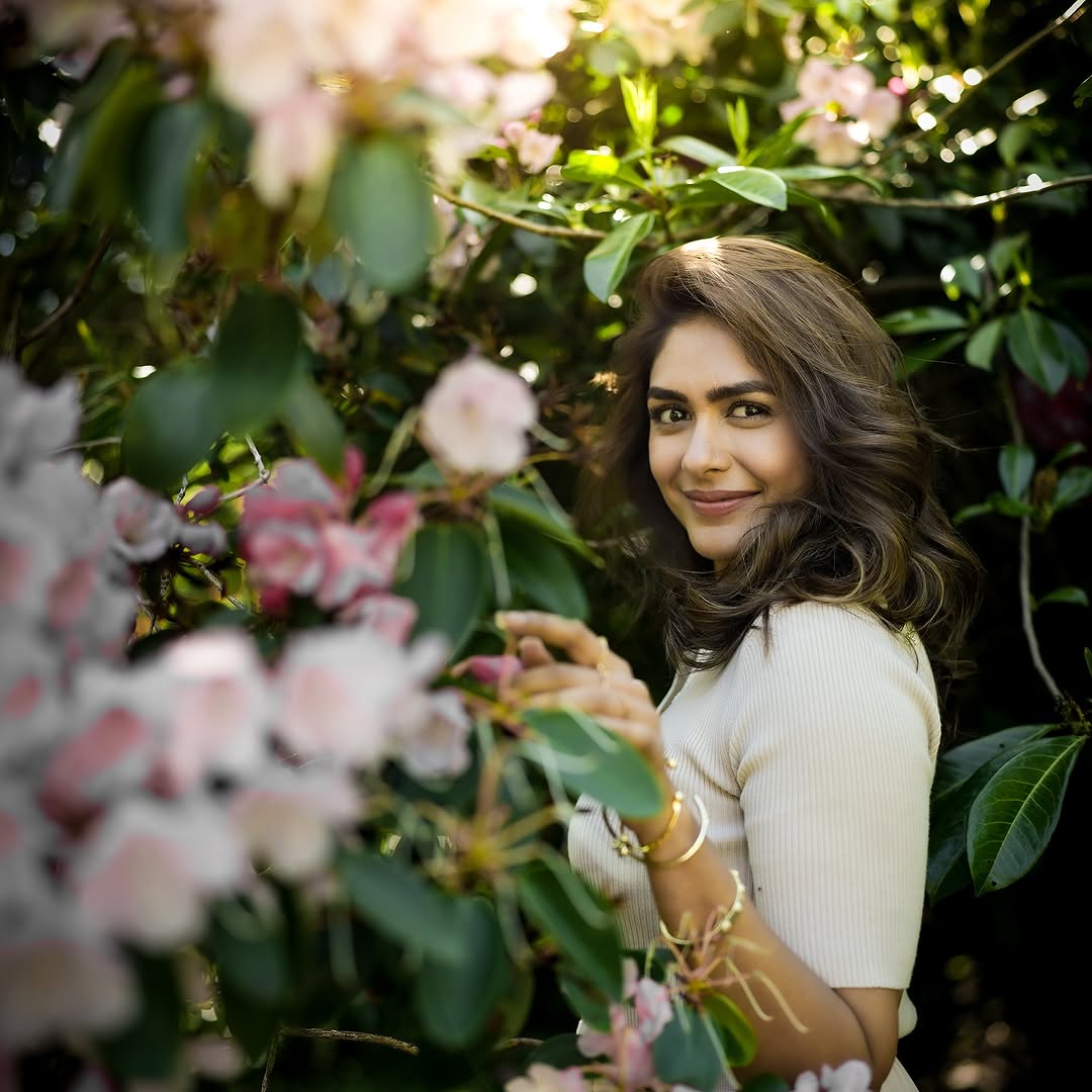 Actress Mrunal Thakur Photo Gallery