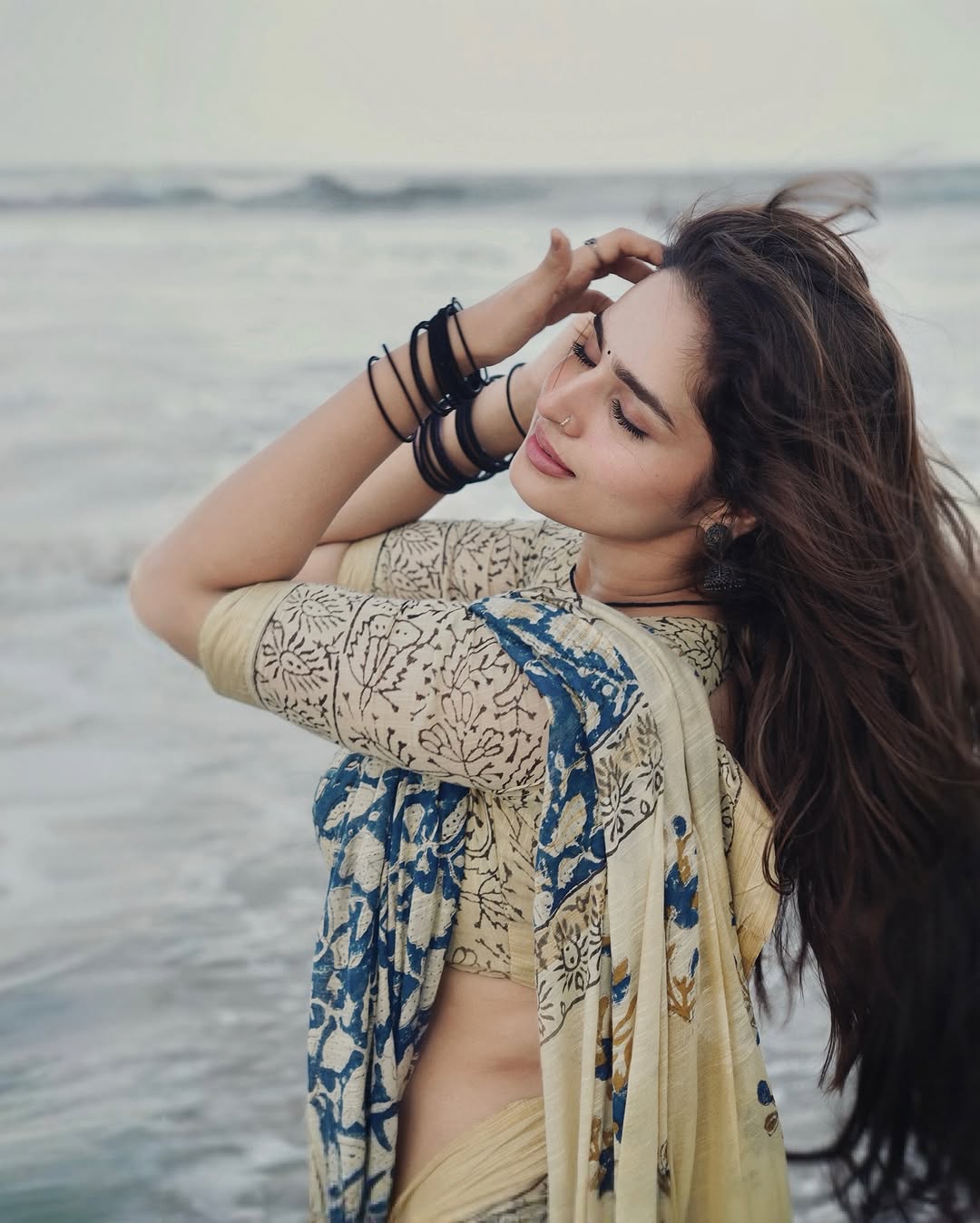 Actress Ayesha Khan Photo Gallery