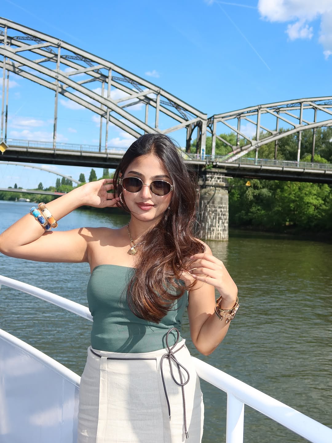 Actress Pranavi Manukonda Photo Gallery