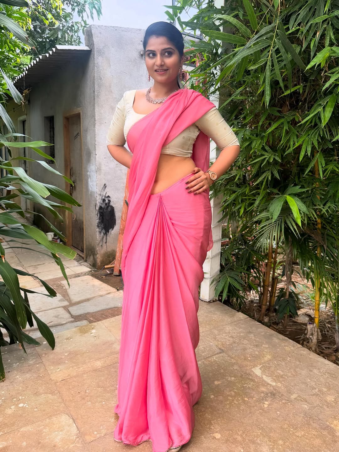 Actress Rupa muggulla Photo Gallery