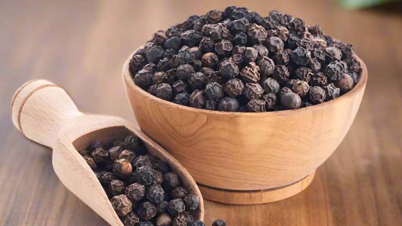 Black Pepper: నల్ల మిరియాలు తింటే.. ఎన్ని లాభాలో తెలుసా ?