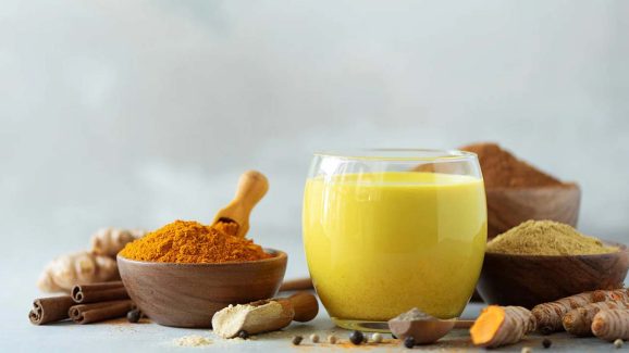 Turmeric Milk: రాత్రి పూట పసుపు పాలు తాగితే.. శరీరంలో జరిగే మ్యాజిక్ ఇదే !