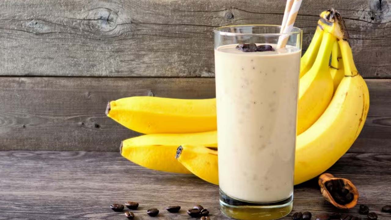 Banana With Milk: పాలతో అరటిపండు కలిపి తింటే.. ఇన్ని లాభాలా !
