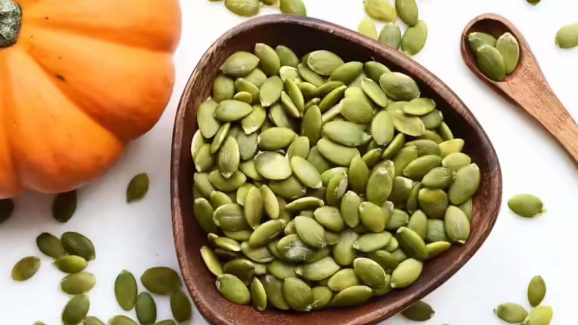 Pumpkin Seeds: వీళ్లు.. గుమ్మడి గింజలు అస్సలు తినకూడదు !