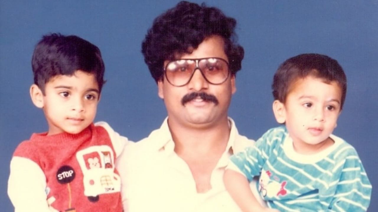 Actor Rare Photo: ఈ ఫొటోలో ఉన్నది ఓ స్టార్ హీరో తండ్రి.. మరి ఆ హీరో ఎవరో చెప్పగలరా?