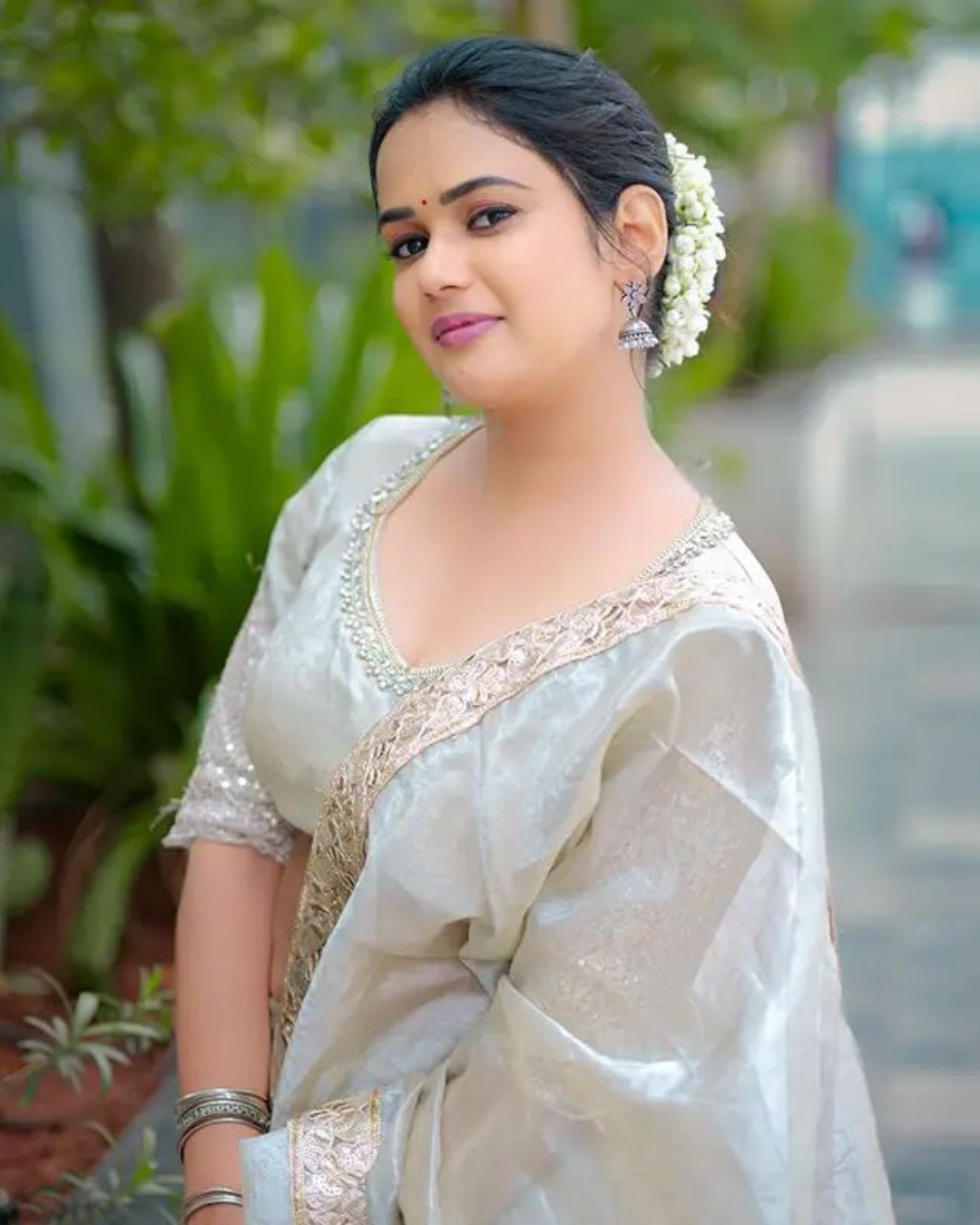 Ariana Glory : లెహంగా.. కొప్పులో మల్లె పూలు.. అరియనా అదిరింది మామా.. ఫోటోలు వైరల్..