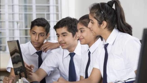 CBSE Board: సీబీఎస్ఈ బోర్డు సంచలన నిర్ణయం.. ఇక నుంచి పది పరీక్షలను..!