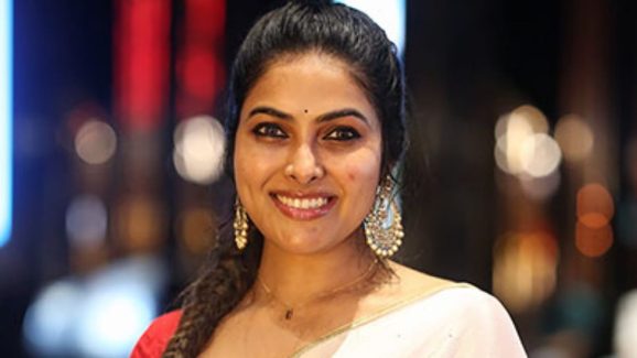 Divi Vadthya: వాళ్లకు భయపడే బాత్ రూమ్ లో దాకున్నా.. ఫుల్ క్లారిటీ ఇచ్చిన దివి!