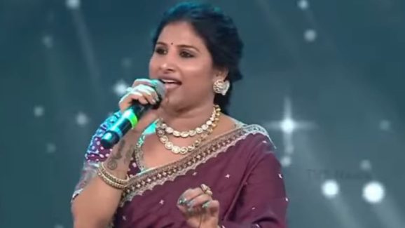 Gaddar Awards : వివాదం తరువాత ఫస్ట్ టైమ్ గద్దర్ అవార్డు వేడుకలో తళుక్కుమన్న మంగ్లీ ఫోటోలు వైరల్!