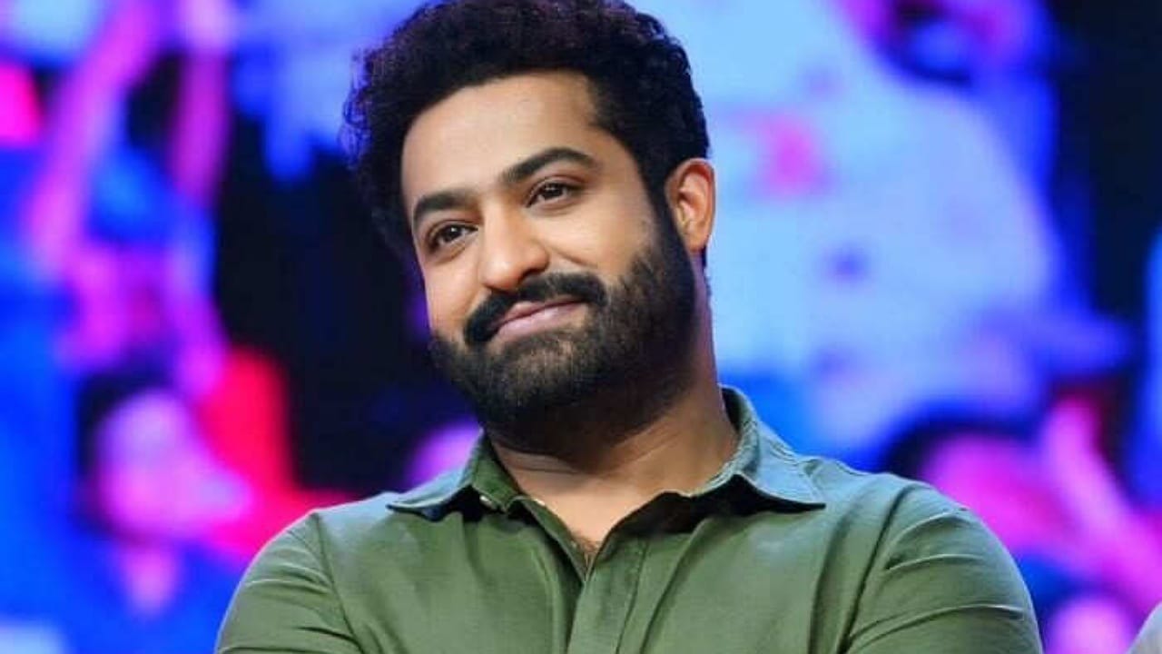 Jr.NTR: లేడీ గెటప్ లో ఎన్టీఆర్.. లీక్ అయిన పిక్.. ఏం చేస్తున్నావయ్య డైరెక్టరూ!