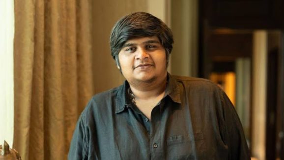 Karthik Subbaraj: డిజాస్టర్ సినిమాలకు నీ ఎలివేషన్ ఏందయ్యా 