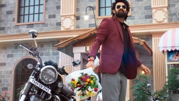Prabhas: ప్రభాస్ డైలాగులతో పిచ్చెక్కిస్తున్న పోలీసులు.. సినిమాకు ఇలా కలిసొచ్చిందా?