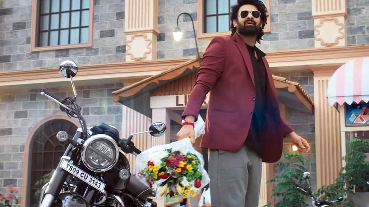 Prabhas: ప్రభాస్ డైలాగులతో పిచ్చెక్కిస్తున్న పోలీసులు.. సినిమాకు ఇలా కలిసొచ్చిందా?